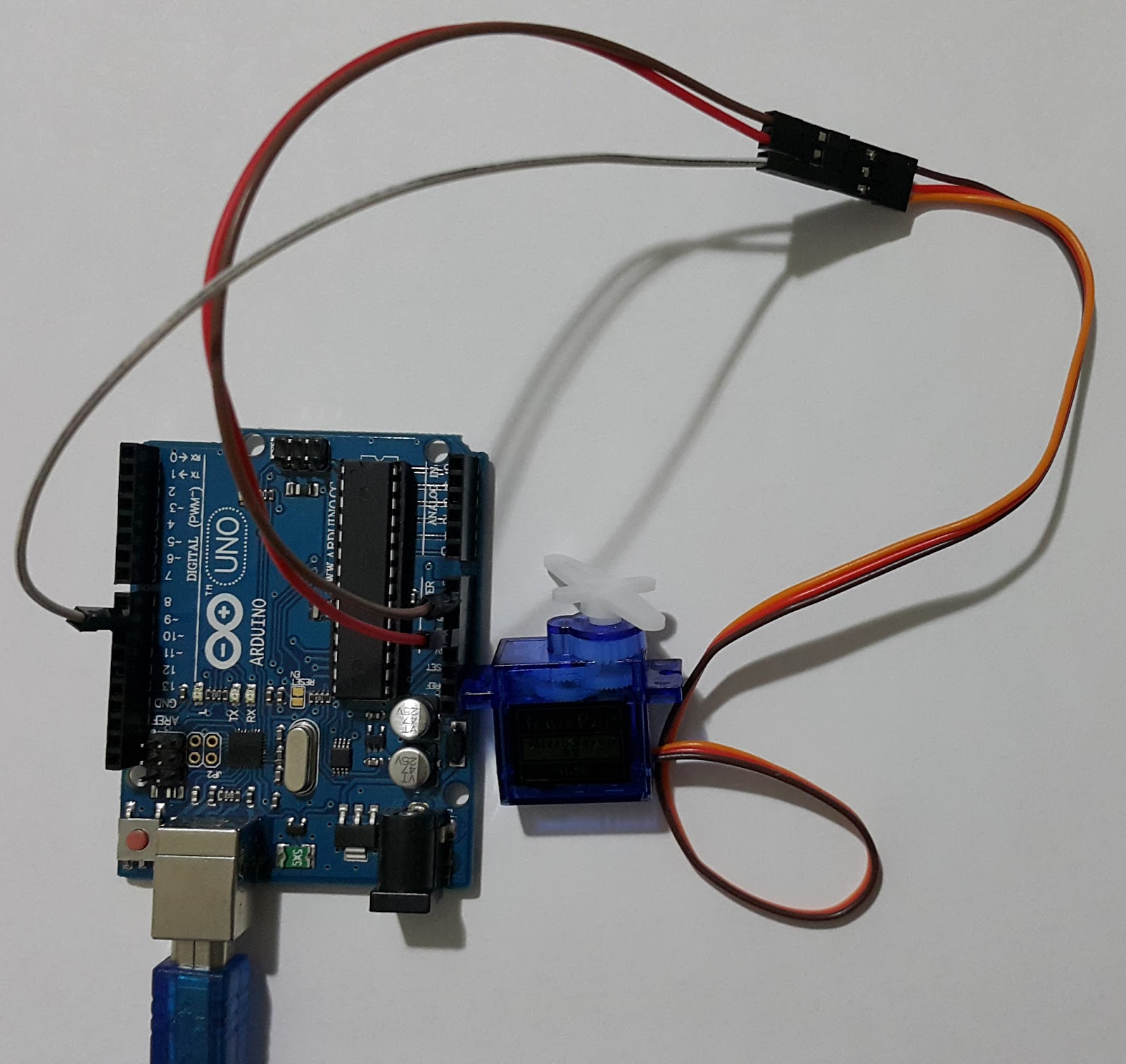 Сервопривод ардуино. Arduino uno сервопривод. Servo ардуино. Миеросервопривод aeduino uno. Arduino uno проекты серво.