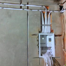 Как сделать электропроводку и освещение в гараже своими руками — схема, расчёт кабеля и технология монтажа