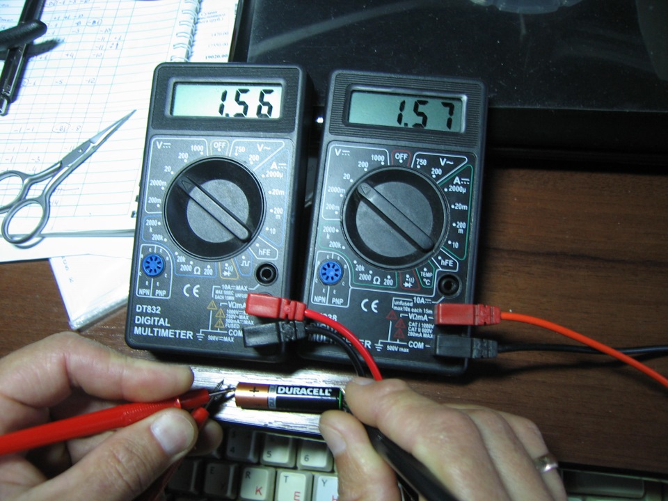 Как проверить сопротивление мультиметром. ДТ 832 мультиметр номинал r13. Мультиметр dt838 сопротивление. Мультиметр DT-838 подстроечные резисторы. Резисторы на мультиметр DT 838.