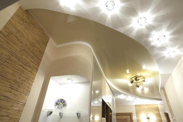 Общее количество осветительных приборов, подлежащих монтажу на натяжной потолок, рассчитывается исходя из предназначения помещения