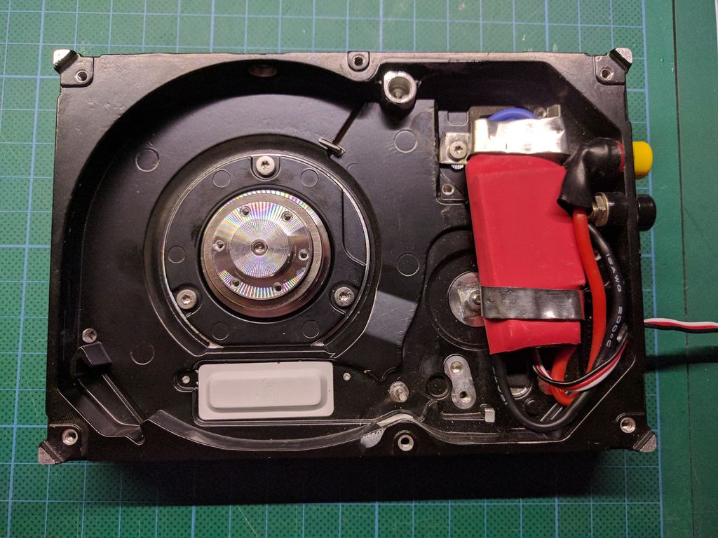 Как запустить моторчик. Электромотор шпиндель HDD. Трёхфазный двигатель HDD Винчестер. Электромотор шпиндель для жесткого диска. Моторчик HDD.